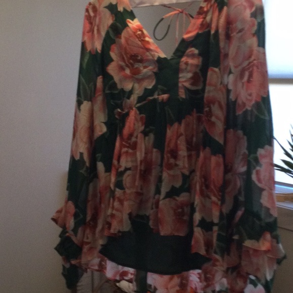 Gorgeous blouse by Anthropologie. Size large - Picture 2 of 2